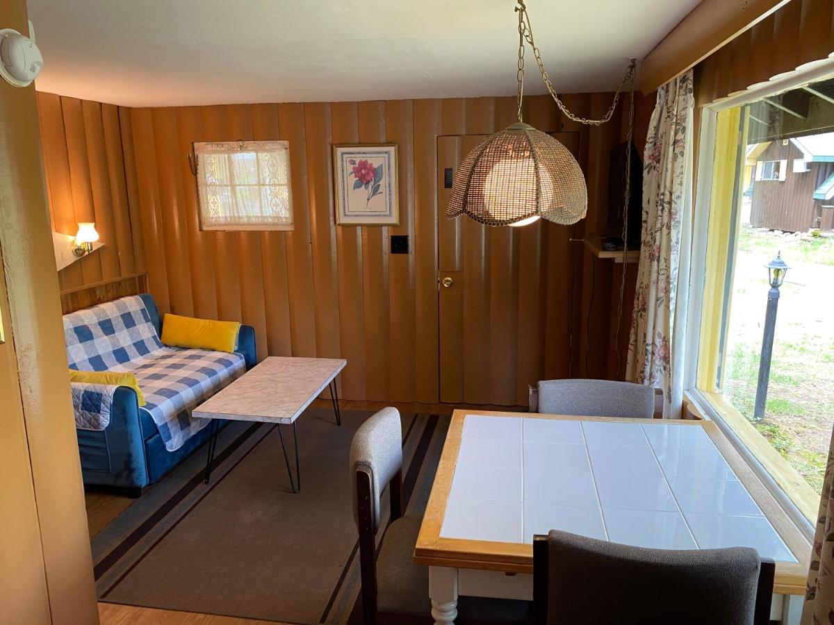 Amber Lantern One-Bedroom Cottage Lake George Exterior photo