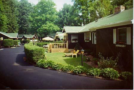 Amber Lantern One-Bedroom Cottage Lake George Exterior photo